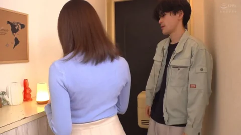 Married Wife Shows Huge Ass Through Clothes